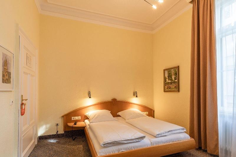 Hotel Uhland - Oda