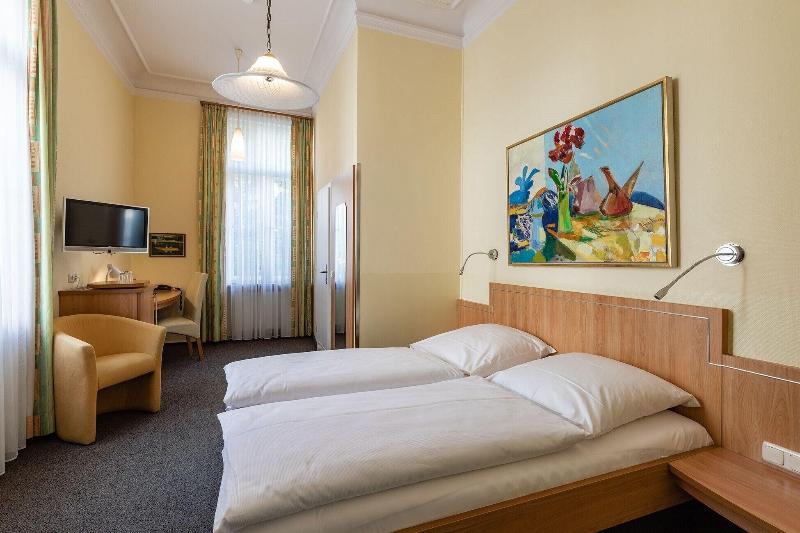 Hotel Uhland - Oda