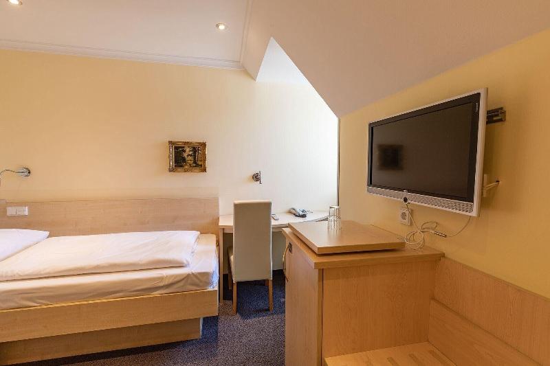 Hotel Uhland - Oda