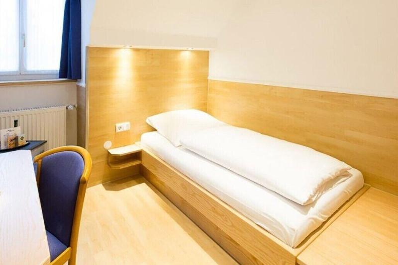 Hotel Uhland - Oda