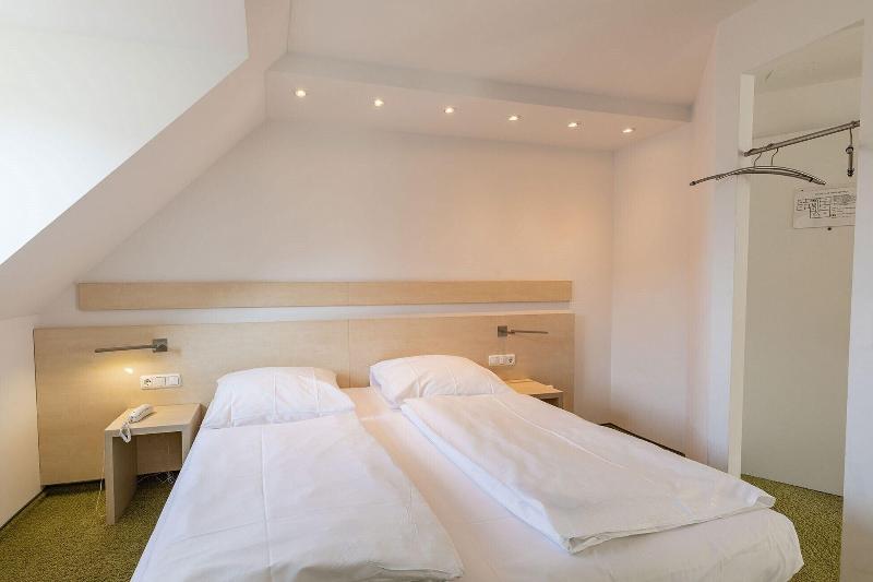 Hotel Uhland - Oda