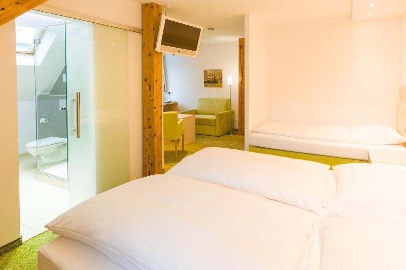 Hotel Uhland - Oda