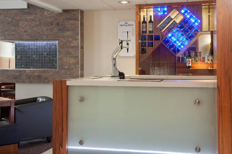 Holiday Inn Express London Gatwick Crawley - Bar