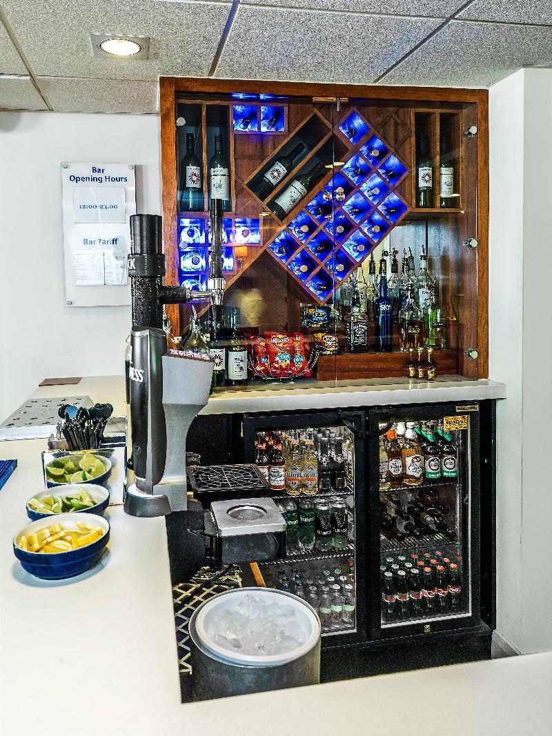 Holiday Inn Express London Gatwick Crawley - Bar