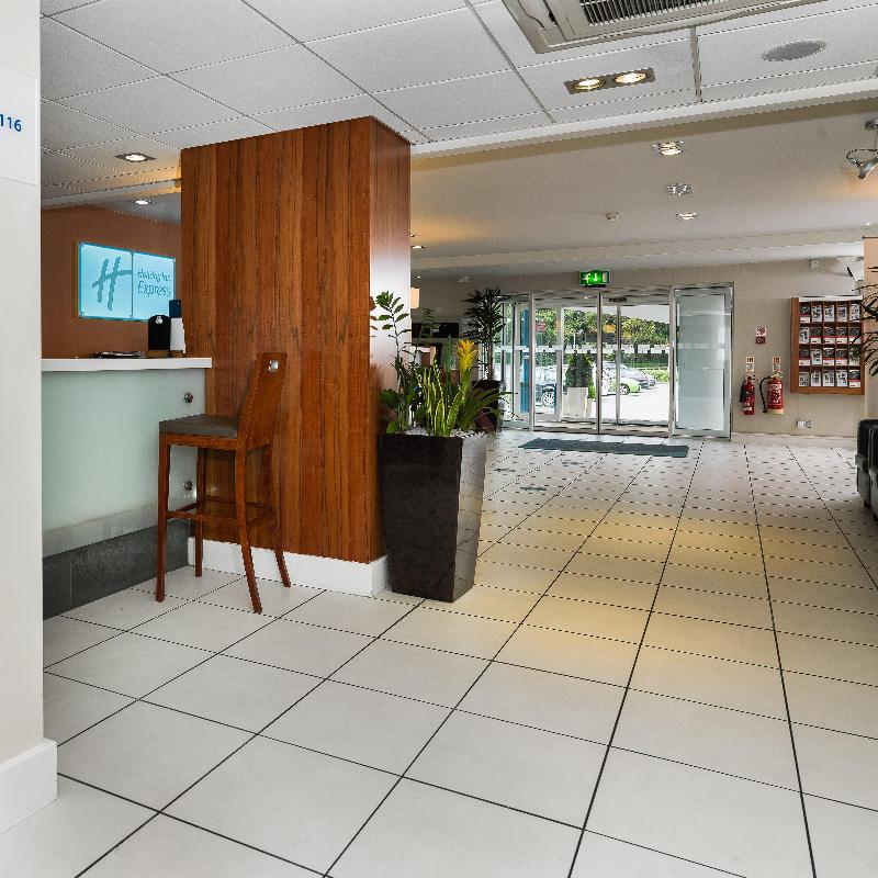 Holiday Inn Express London Gatwick Crawley - Genel