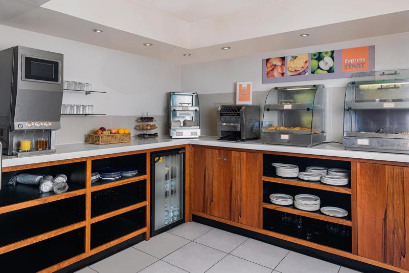 Holiday Inn Express London Gatwick Crawley - Restoran