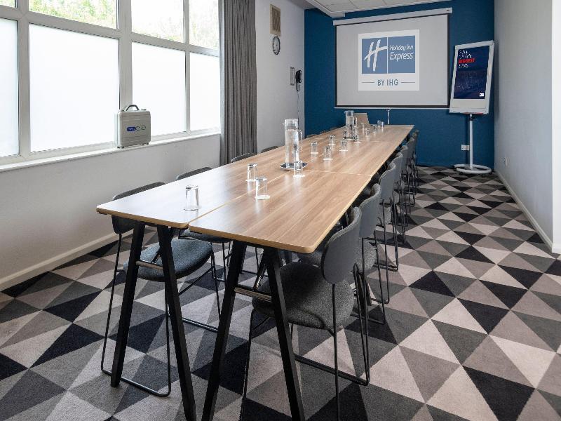 Holiday Inn Express Burton-Upon-Trent - Toplantı