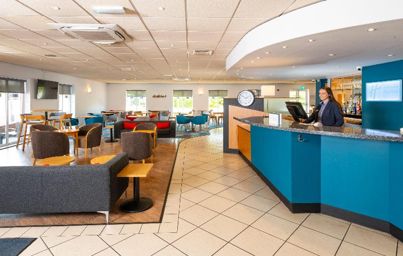 Holiday Inn Express Gloucester South - Lobi