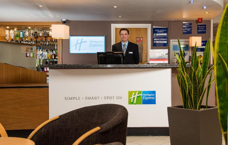 Holiday Inn Express Gloucester South - Lobi