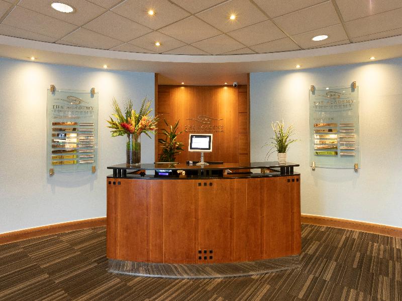 Holiday Inn Guildford - Lobi