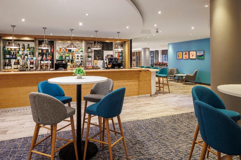 Holiday Inn High Wycombe M40-J4 - Bar