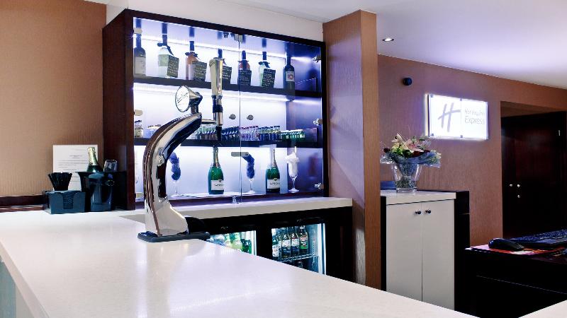Holiday Inn Express Leeds East - Bar