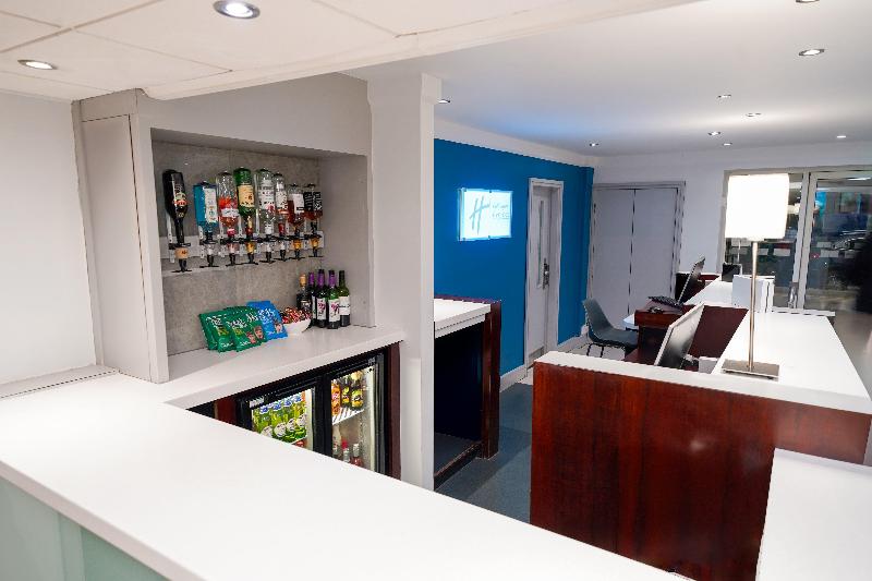 Holiday Inn Express Leeds East - Bar