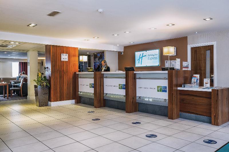 Holiday Inn Express Leeds East - Lobi