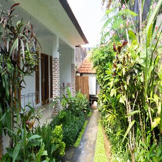 The Wina Guesthouse 2 by ZUZU otel fotoğrafı