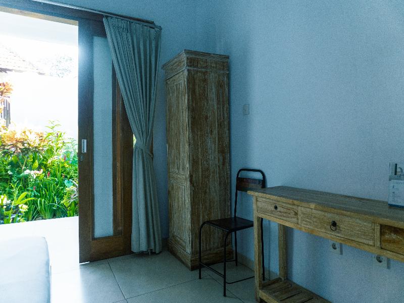 The Wina Guesthouse 2 by ZUZU - Oda