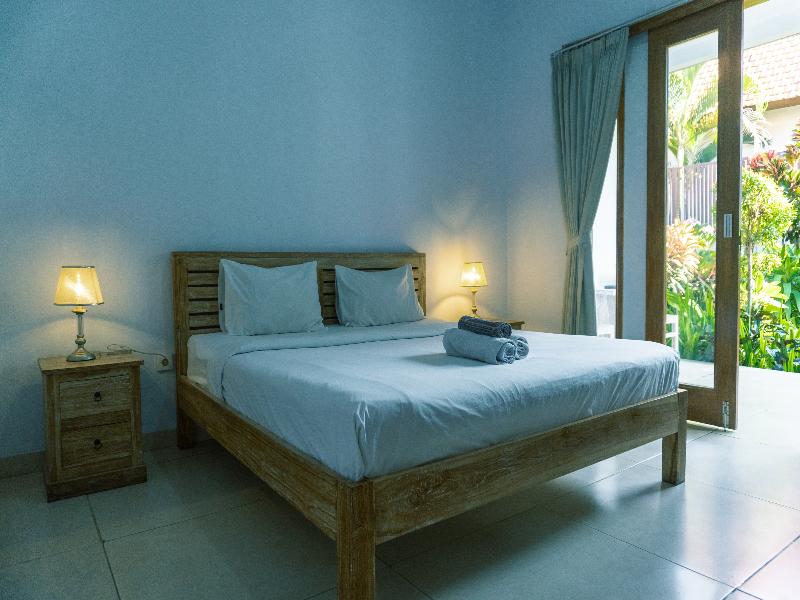 The Wina Guesthouse 2 by ZUZU - Oda