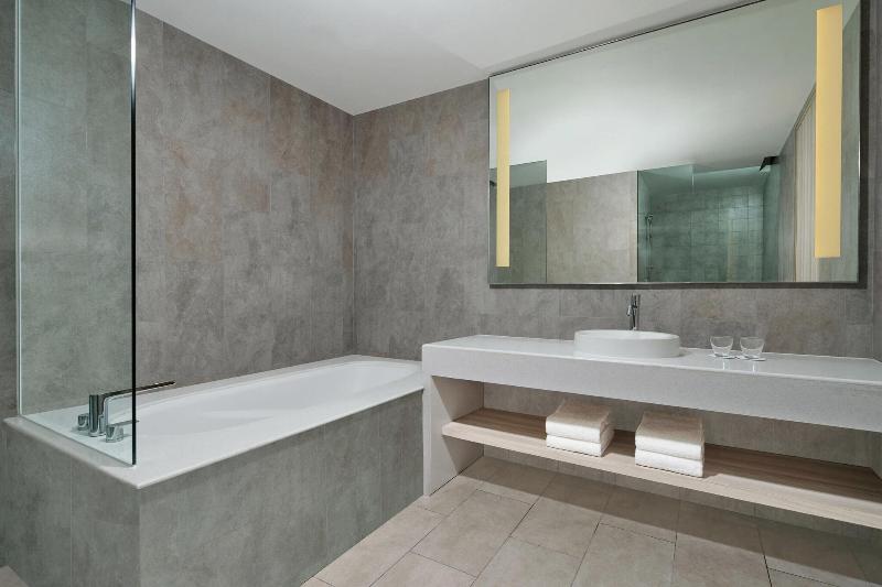 Four Points by Sheraton Surabaya, Pakuwon Indah - Oda