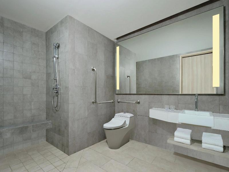 Four Points by Sheraton Surabaya, Pakuwon Indah - Oda