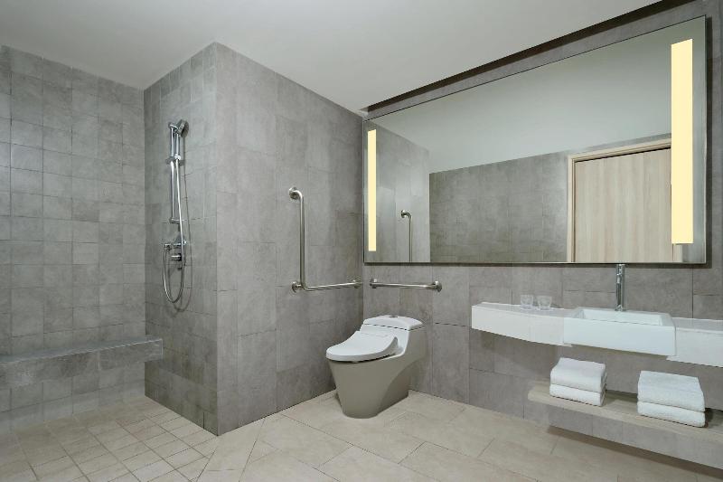 Four Points by Sheraton Surabaya, Pakuwon Indah - Oda