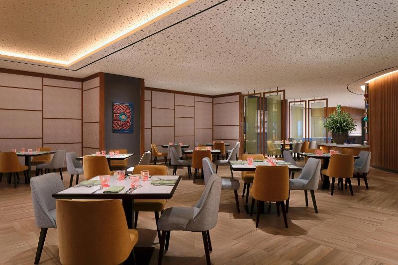 Four Points by Sheraton Surabaya, Pakuwon Indah - Restoran