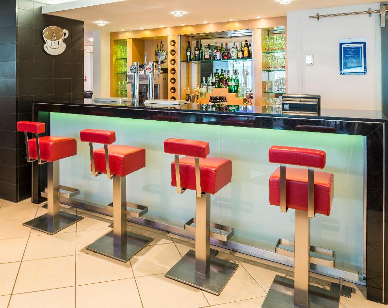 Holiday Inn Express London Swiss Cottage - Bar