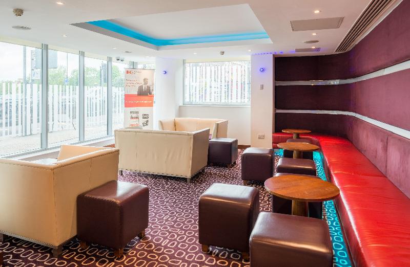Holiday Inn Express London Swiss Cottage - Bar
