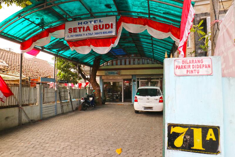 Hotel Setia Budi by ZUZU - Genel