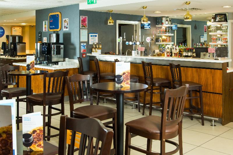 Holiday Inn Express Wimbledon South - Bar