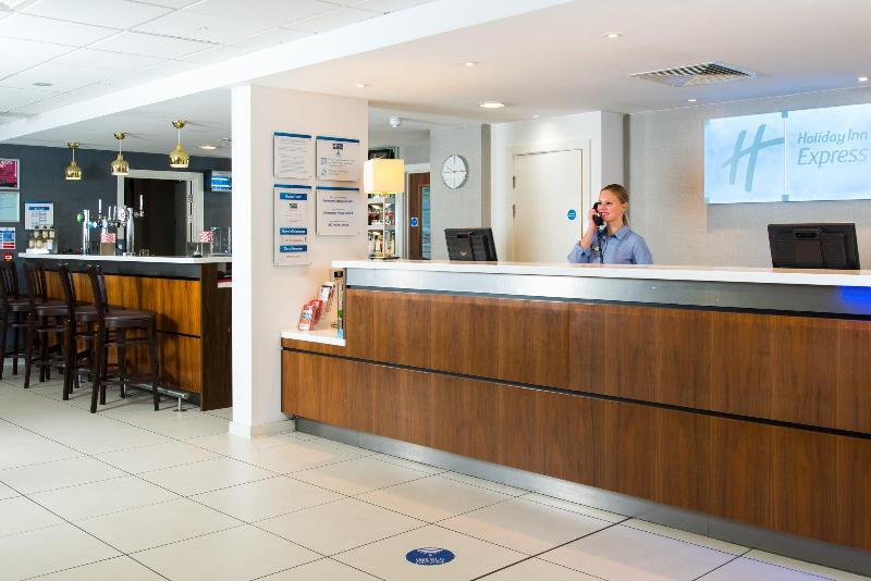 Holiday Inn Express Wimbledon South - Lobi