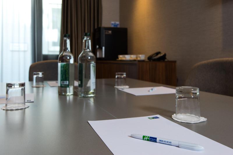 Holiday Inn Express Wimbledon South - Toplantı