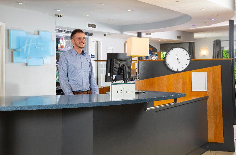 Holiday Inn Express Peterborough - Lobi
