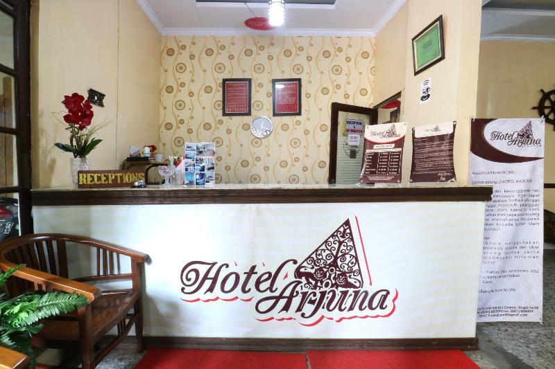 Hotel Arjuna by ZUZU - Lobi