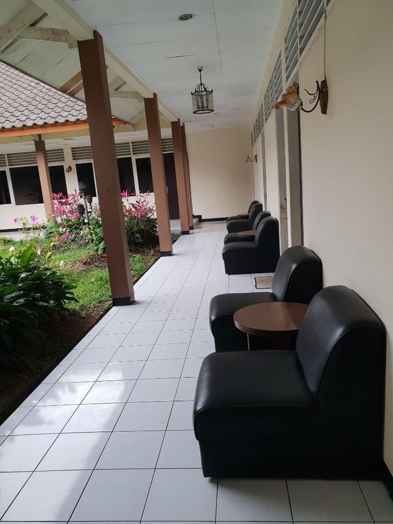 Hotel Cisarua Indah - Teras