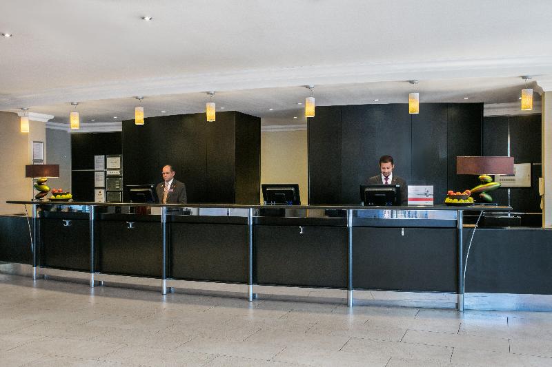 Crowne Plaza Manchester Airport - Lobi