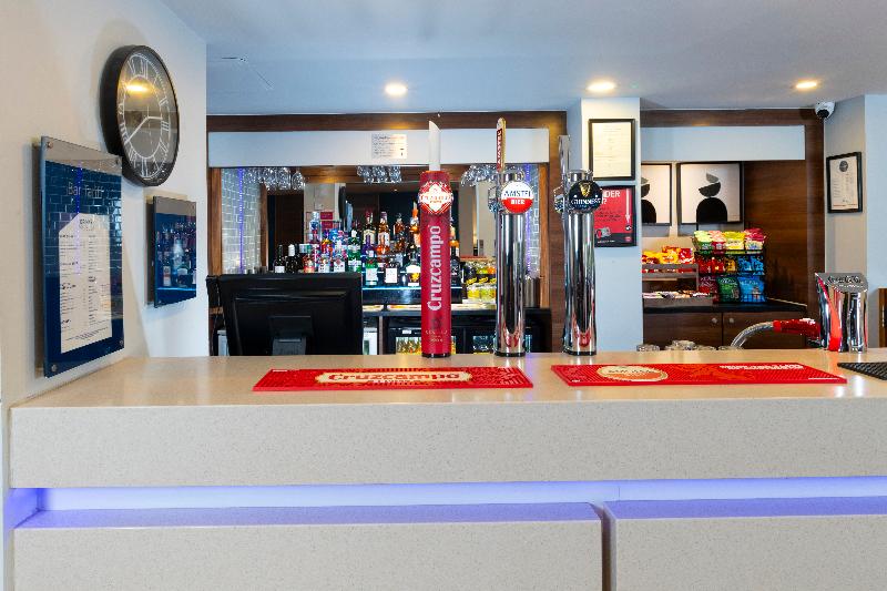 Holiday Inn Express Birmingham Oldbury M5/Jct.2 - Bar