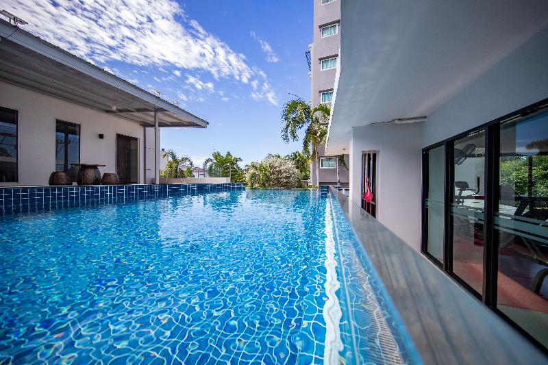 Phavina Hotel & Grand Boutique Rayong - Havuz
