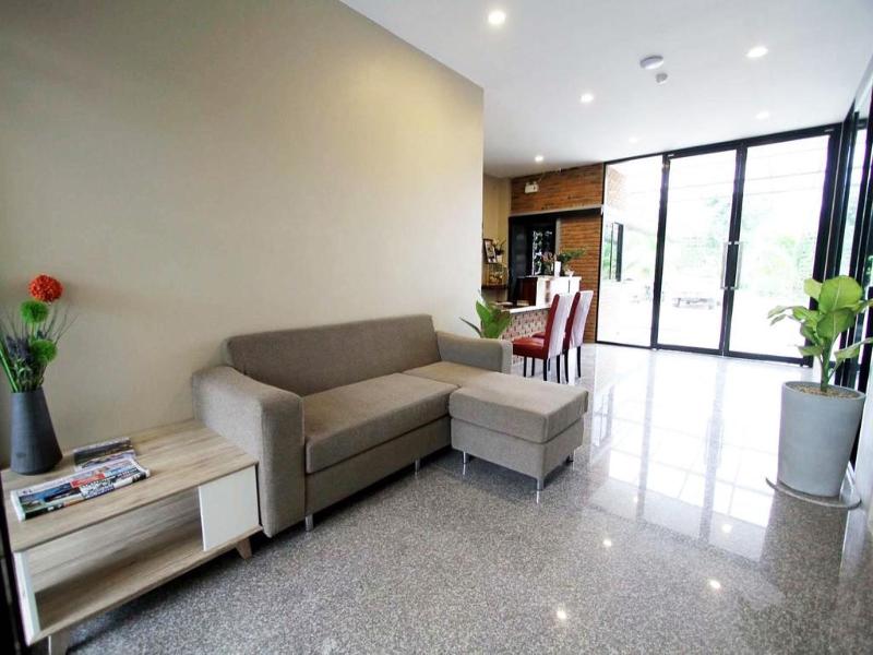 The Coconut Hotel - Lobi