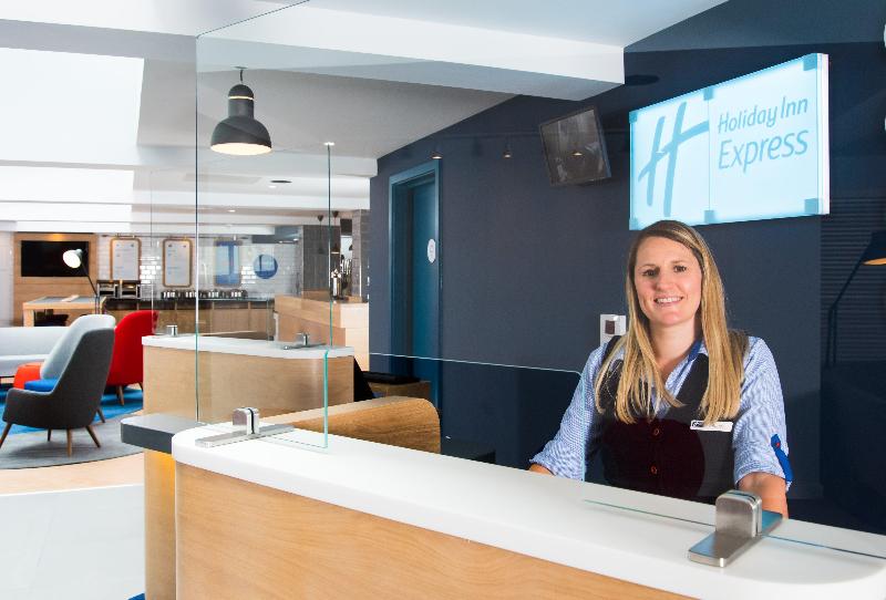 Holiday Inn Express Swindon City Centre - Lobi