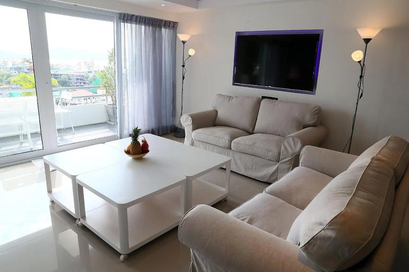 Swiss Villas Panoramic – Hillside Beach View - Oda