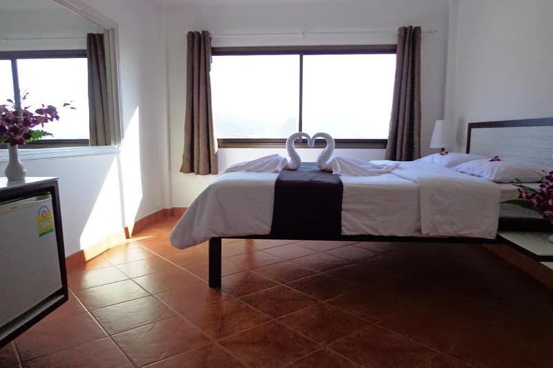 Swiss Villas Panoramic – Hillside Beach View - Oda