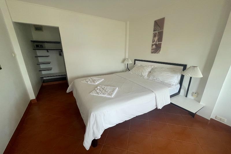 Swiss Villas Panoramic – Hillside Beach View - Oda