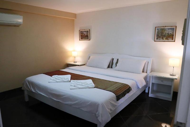 Swiss Villas Panoramic – Hillside Beach View - Oda