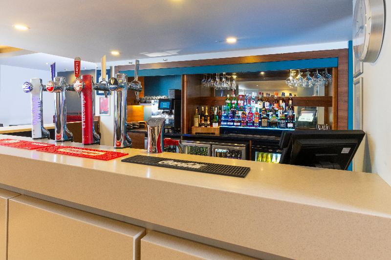 Holiday Inn Express Warwick - Stratford-upon-Avon - Bar