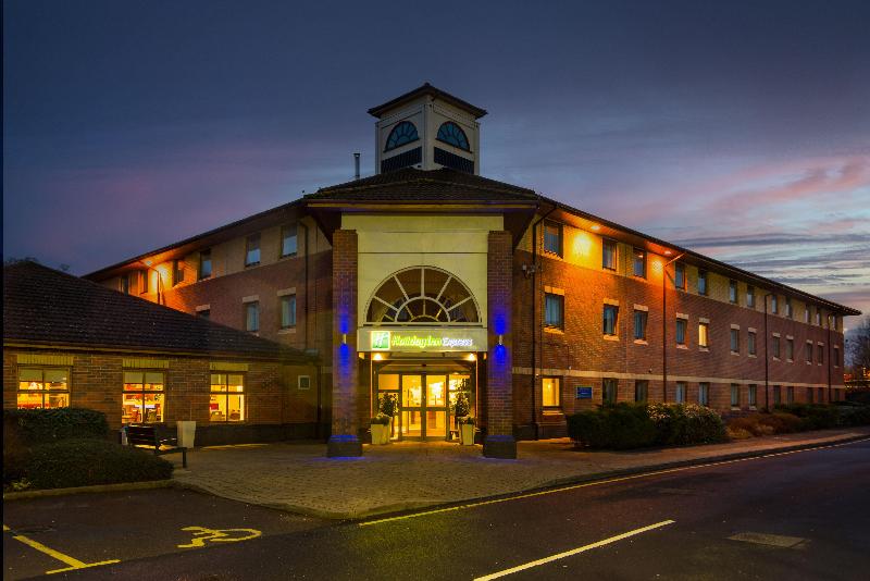 Holiday Inn Express Warwick - Stratford-upon-Avon - Genel