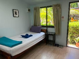 At Thara Aonang fotoÄŸrafÄ±