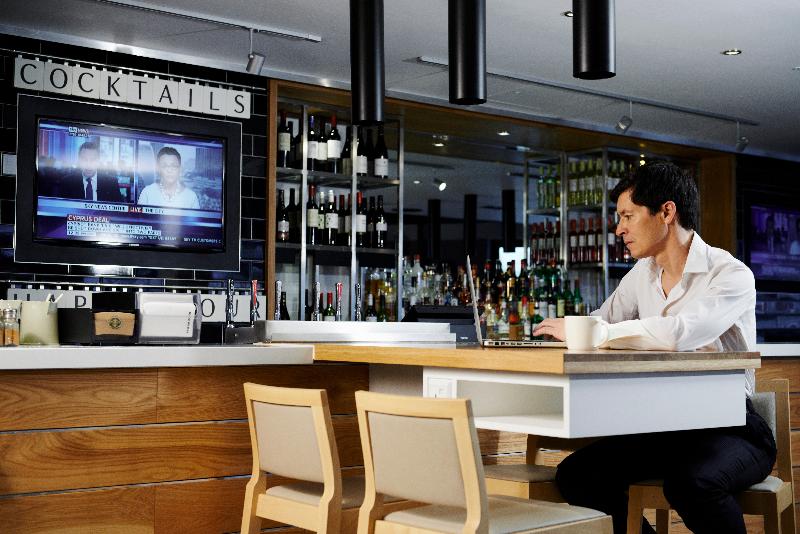 Holiday Inn London Brentford Lock - Bar