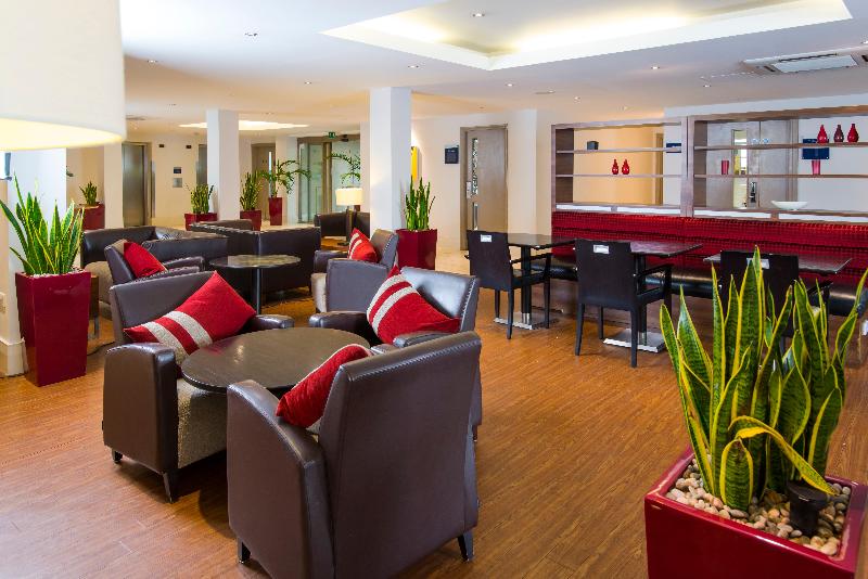 Holiday Inn Express Northampton - South - Bar