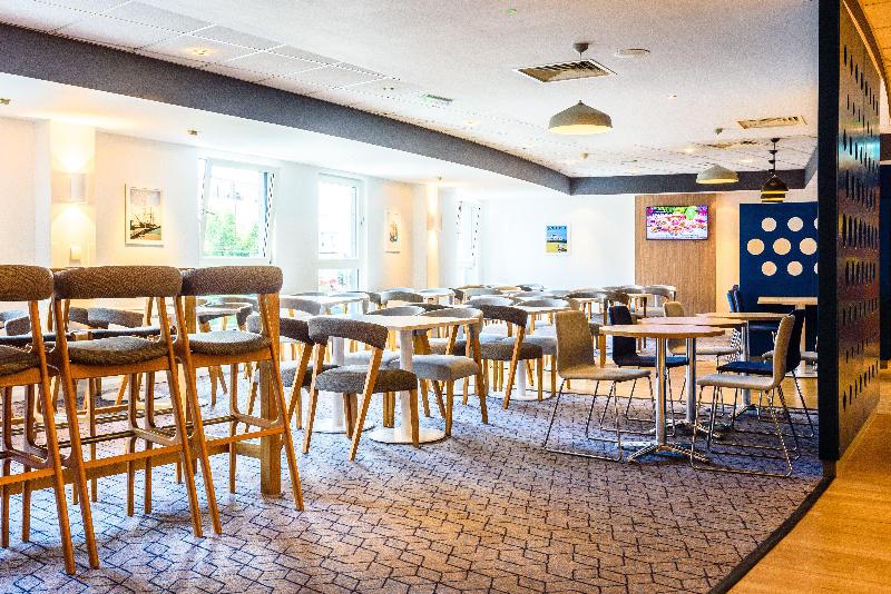 Holiday Inn Express Portsmouth Gunwharf Quays - Bar