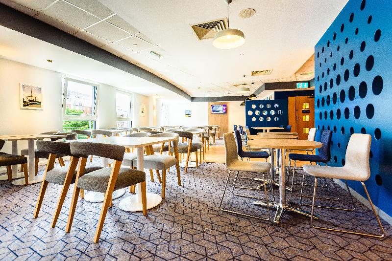 Holiday Inn Express Portsmouth Gunwharf Quays - Bar